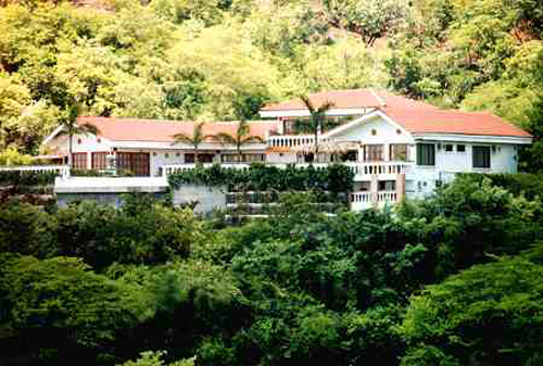 paraiso-hillside-lg1.jpg